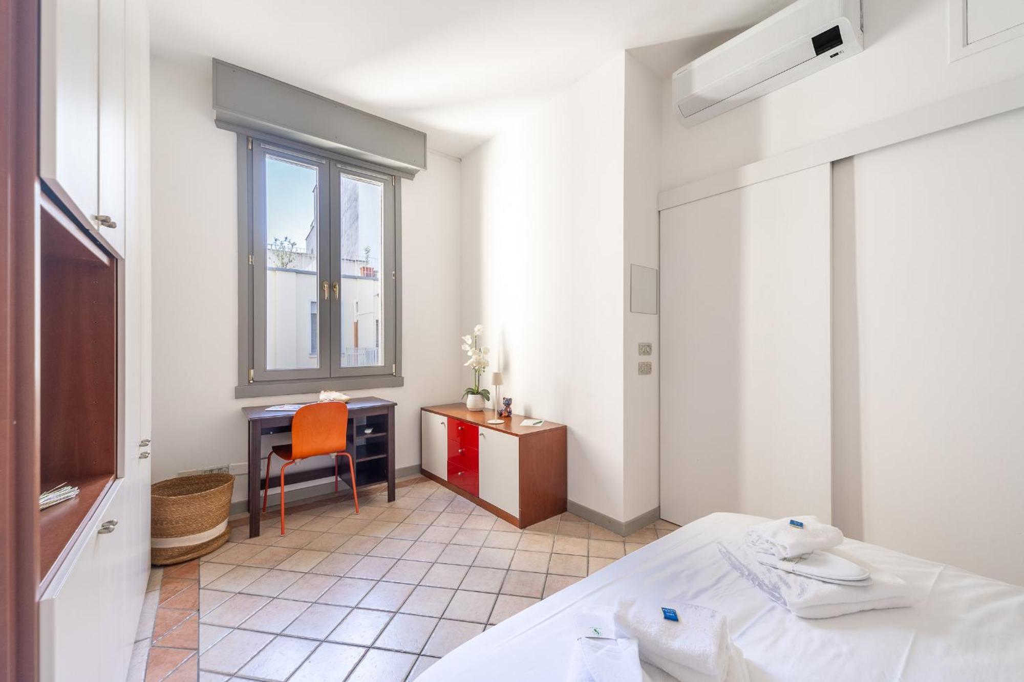 Stunning & 1bdr With Terrace In Cadorna Area By Rentopolis * Mailand