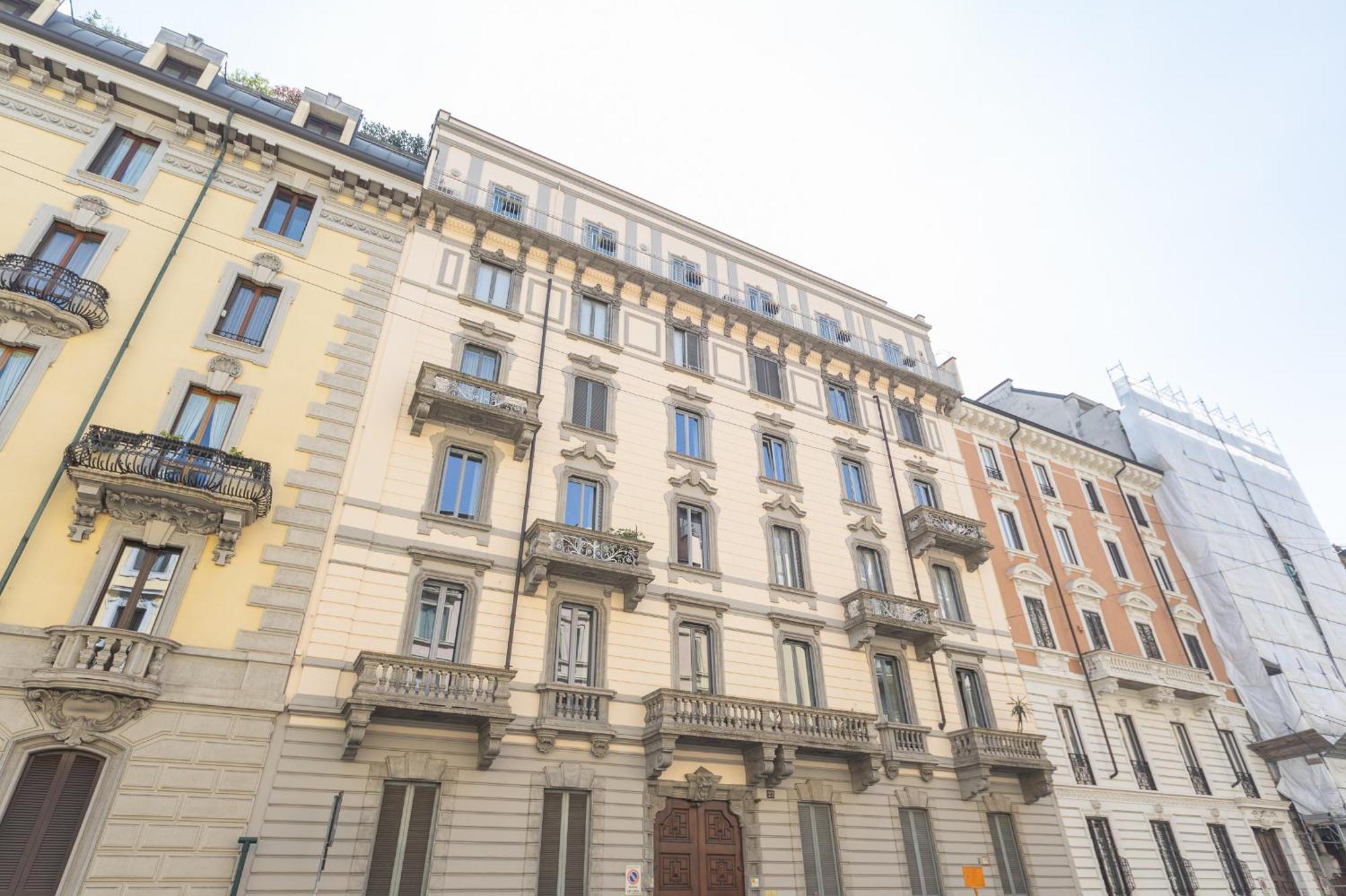 Stunning & 1bdr With Terrace In Cadorna Area By Rentopolis Mailand