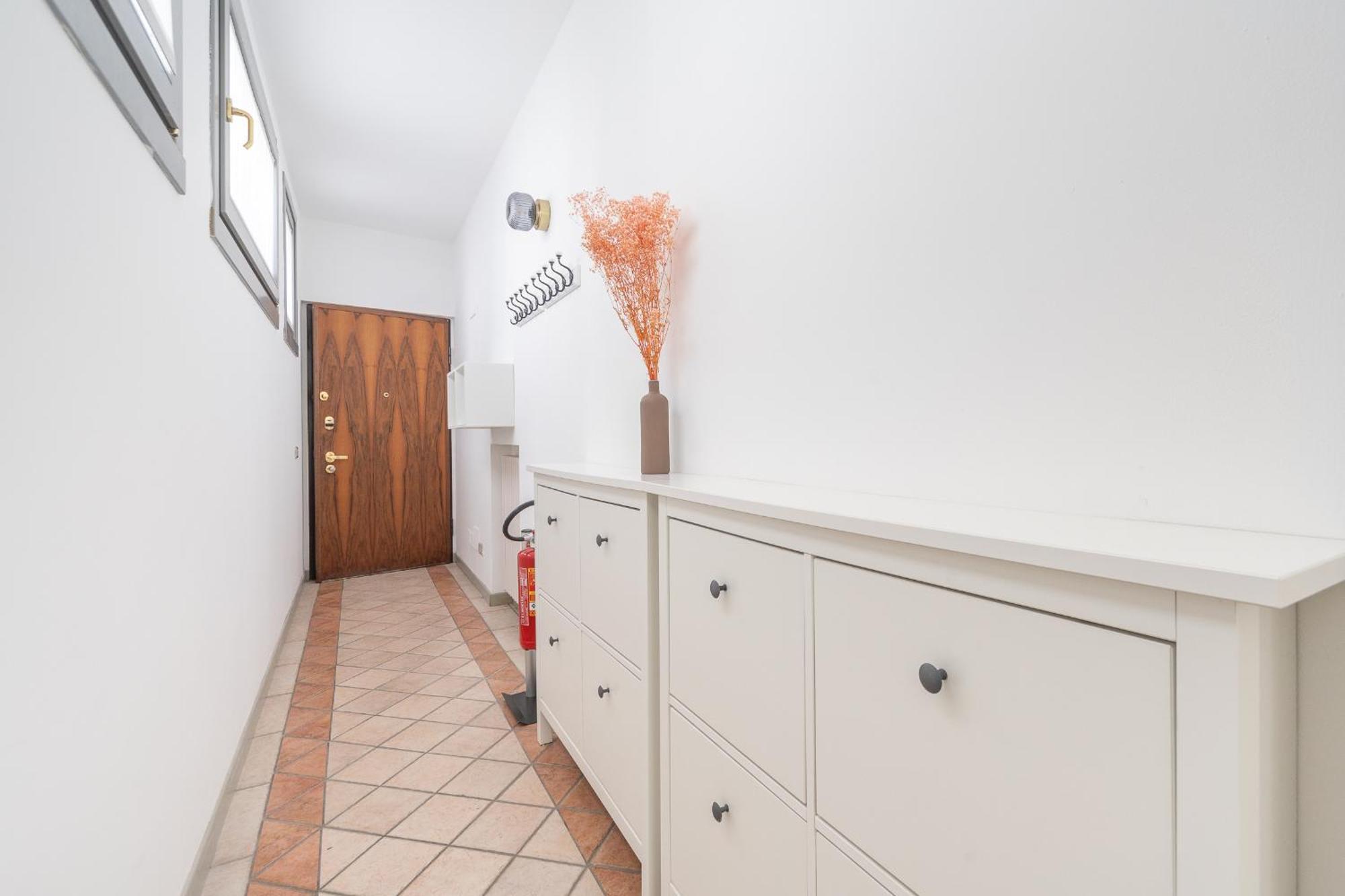 Stunning & 1bdr With Terrace In Cadorna Area By Rentopolis * Mailand