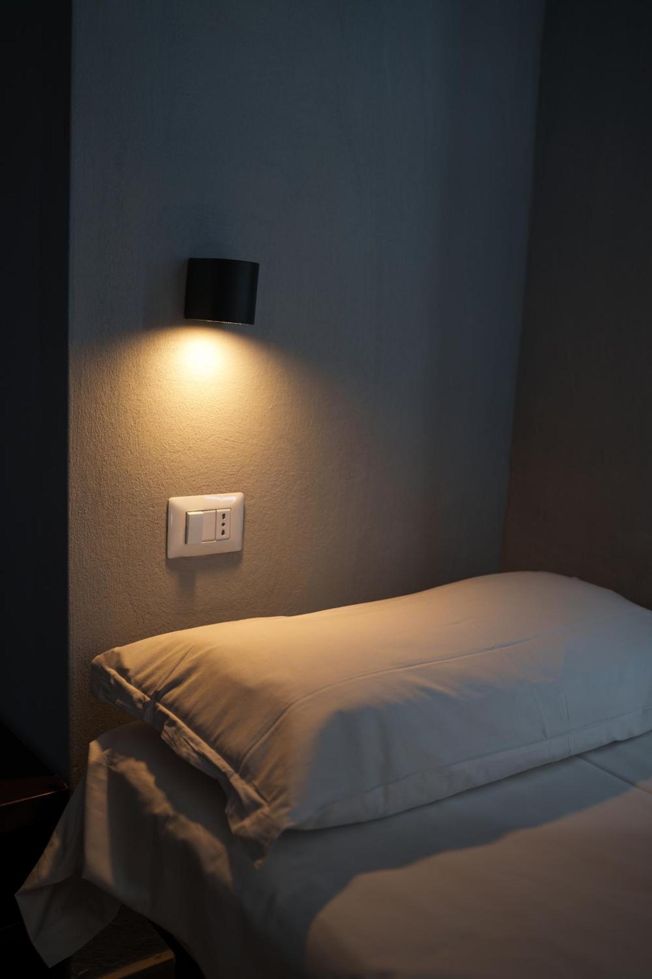 Lion Hostel *