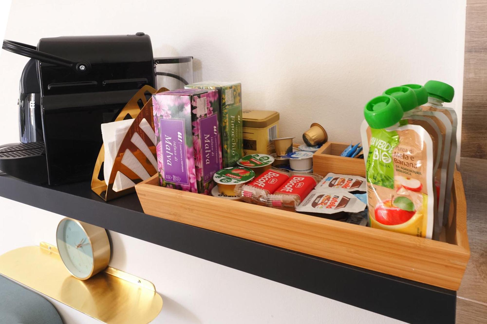 Charming In The Heart Of China Town Apartment