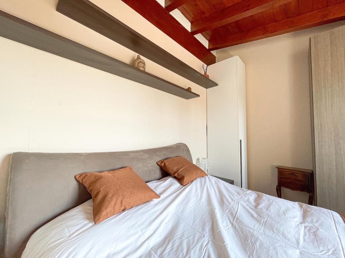 Apartment The Urban Nest 2, Spacious, Wifi And Near The Red Metro Milan