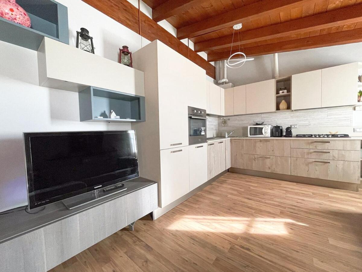 The Urban Nest 2, Spacious, Wifi And Near The Red Metro * Milan