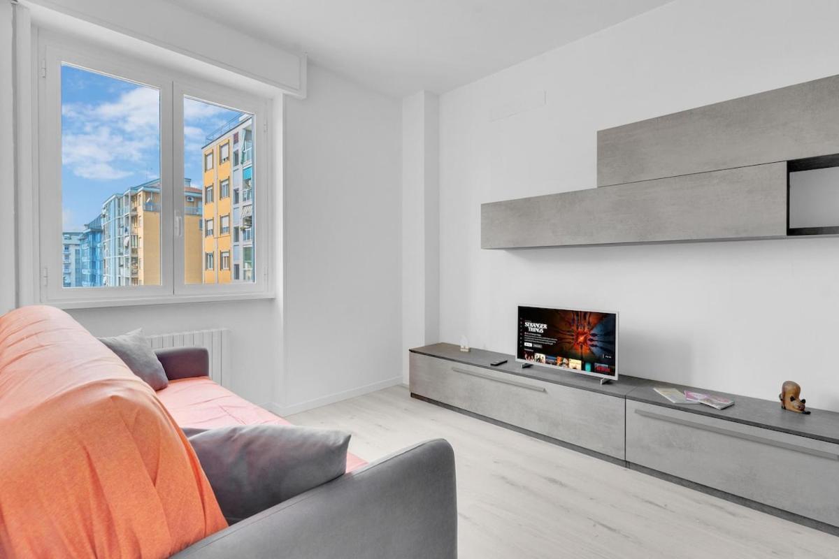 Metro M2 Famagosta-appartamento X5-self Check-in Milano