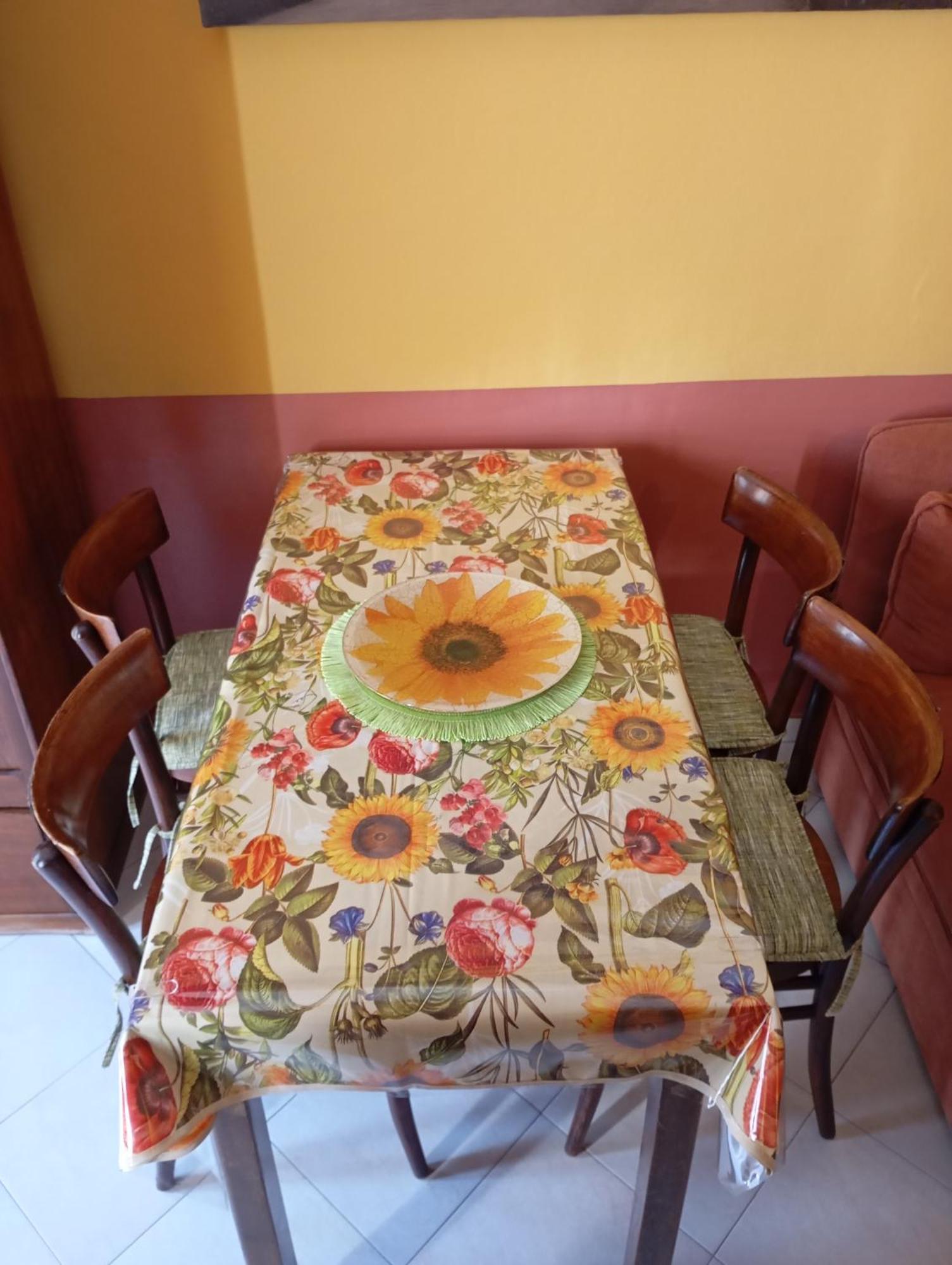 Flores Home, Vintage Style & Comfort Steps To Center, Navigli, Bocconi Apartment Mailand