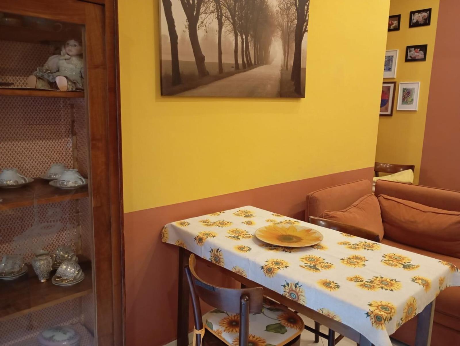 Flores Home, Vintage Style & Comfort Steps To Center, Navigli, Bocconi Apartment *