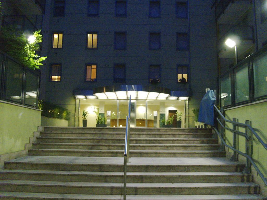 Zara Cosy & Cheap Apt - Easy Parking * Milan