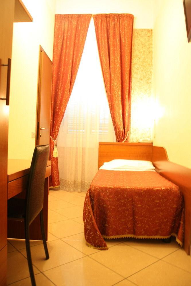 Hotel Siro 2*