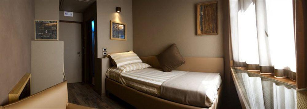 Mentana, By R Collection 4*