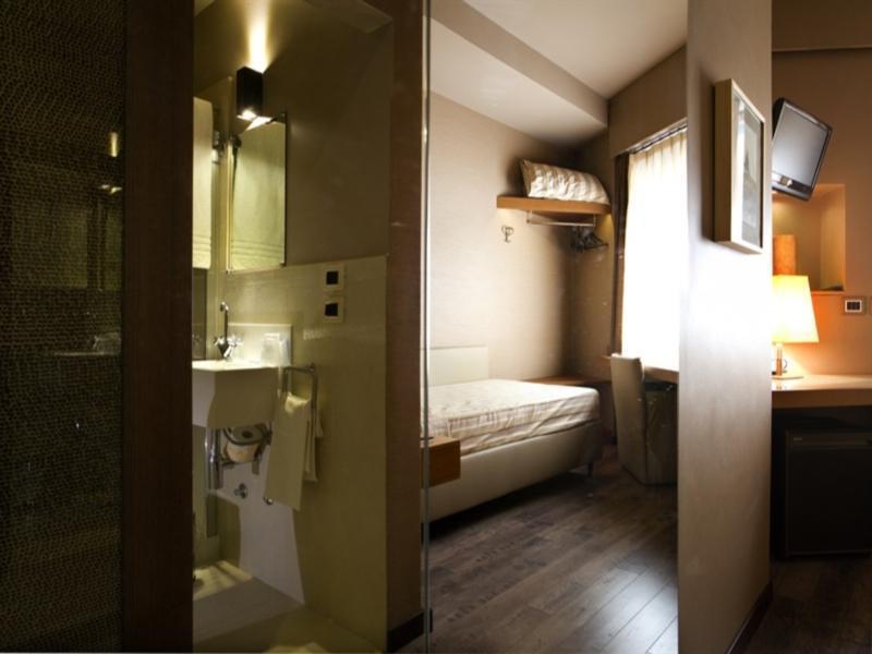 Mentana, By R Collection 4* Mailand