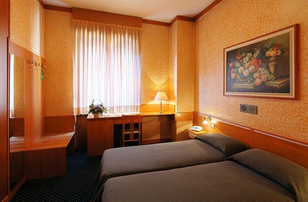 Mentana, By R Collection 4* Mailand