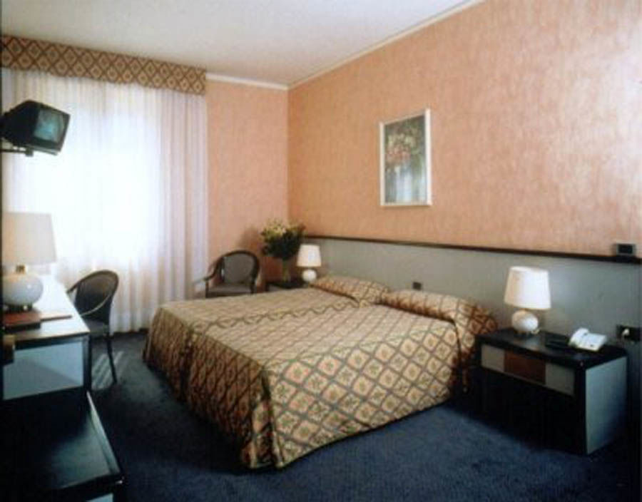 Iq Hotell 4*