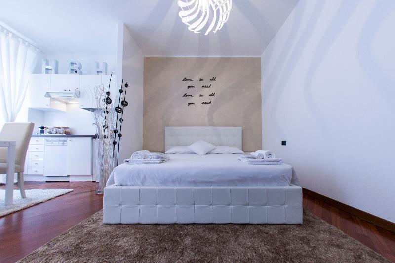 Hemeras Boutique Homes - Design In Center * Milano