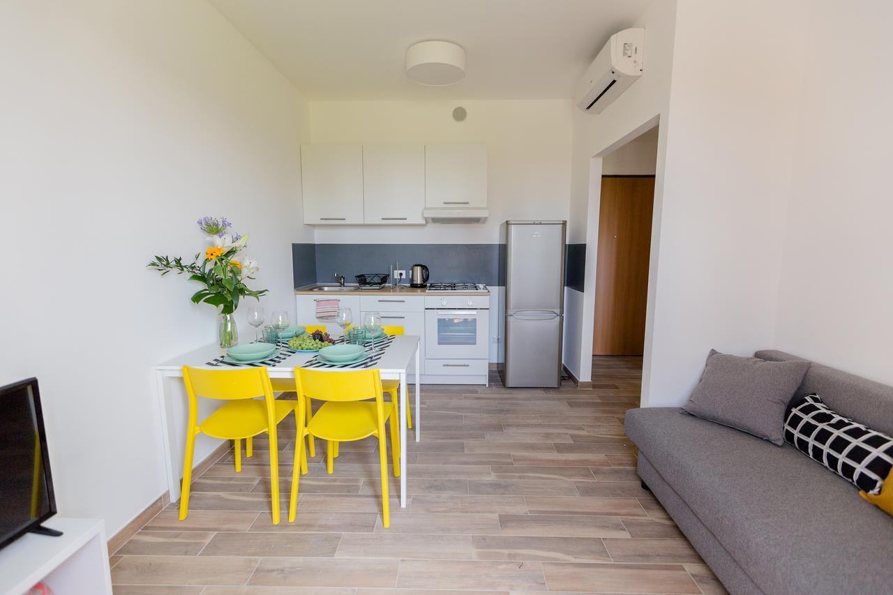 Apartment Certosa Colorful Mini Flats *