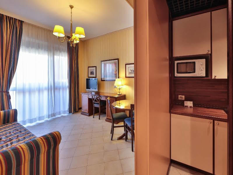 Aparthotel & Contessa Jolanda 4*