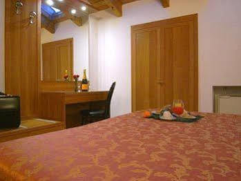 Hotel Mondial Milan