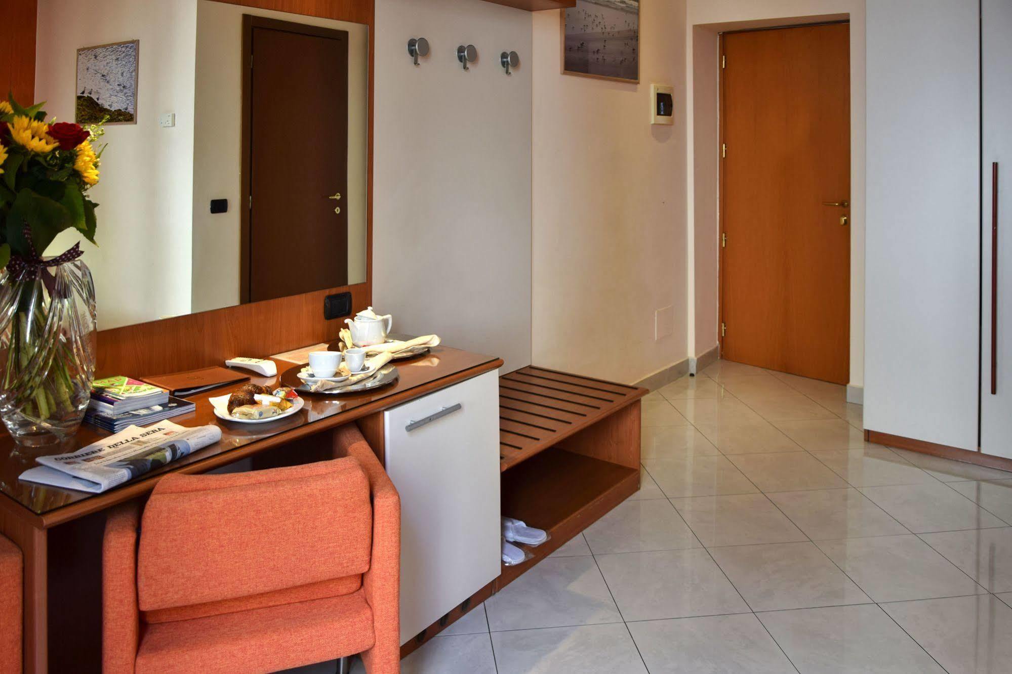 Del Corso 3* Milano