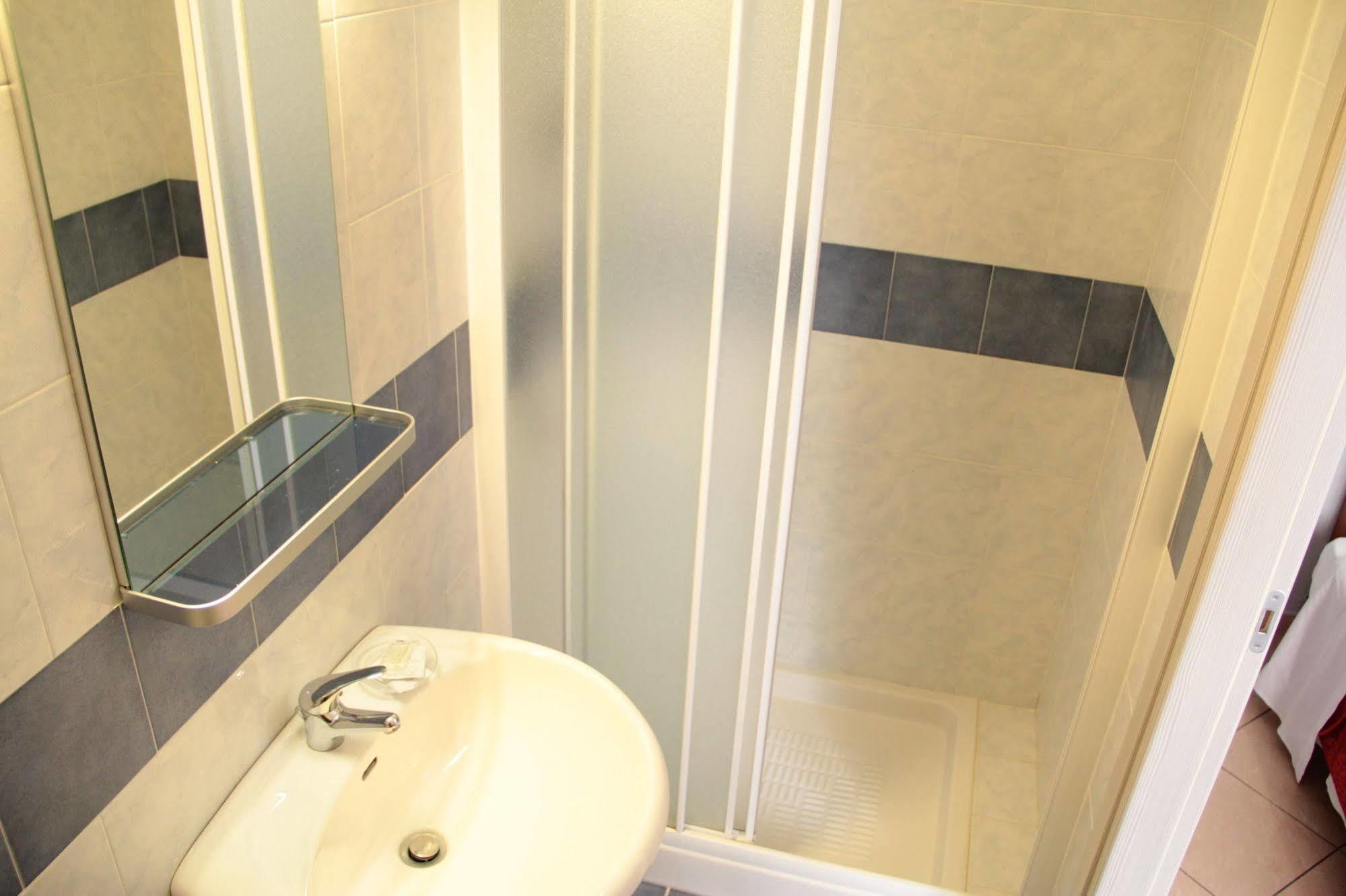 Siro Hotel 2*