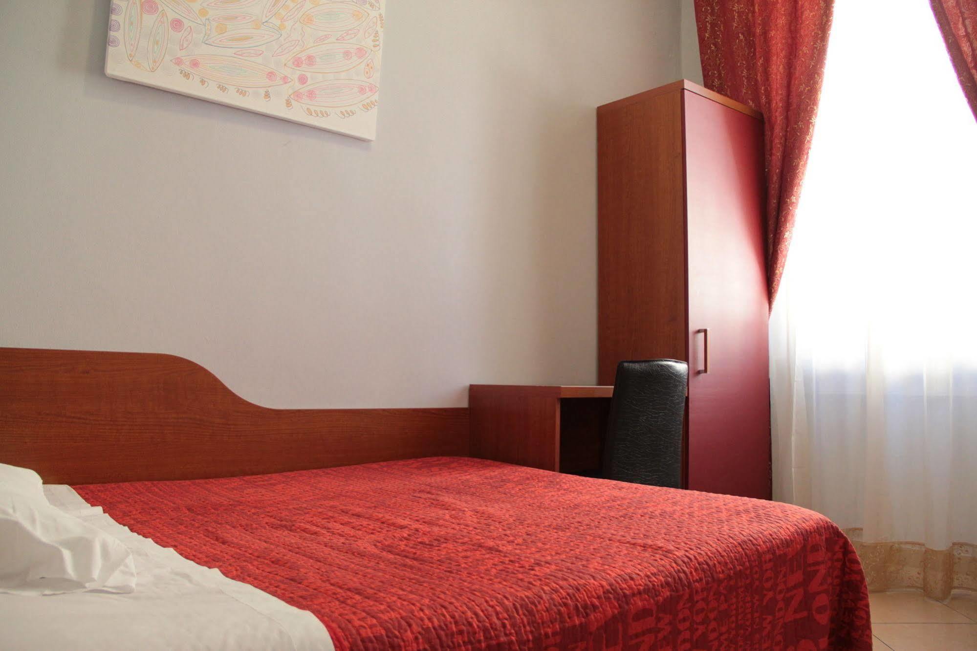 Siro Hotel 2*