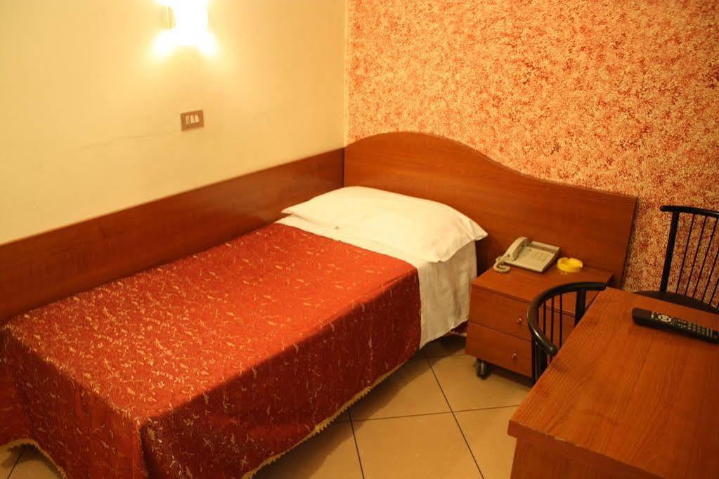 Siro Hotel 2*