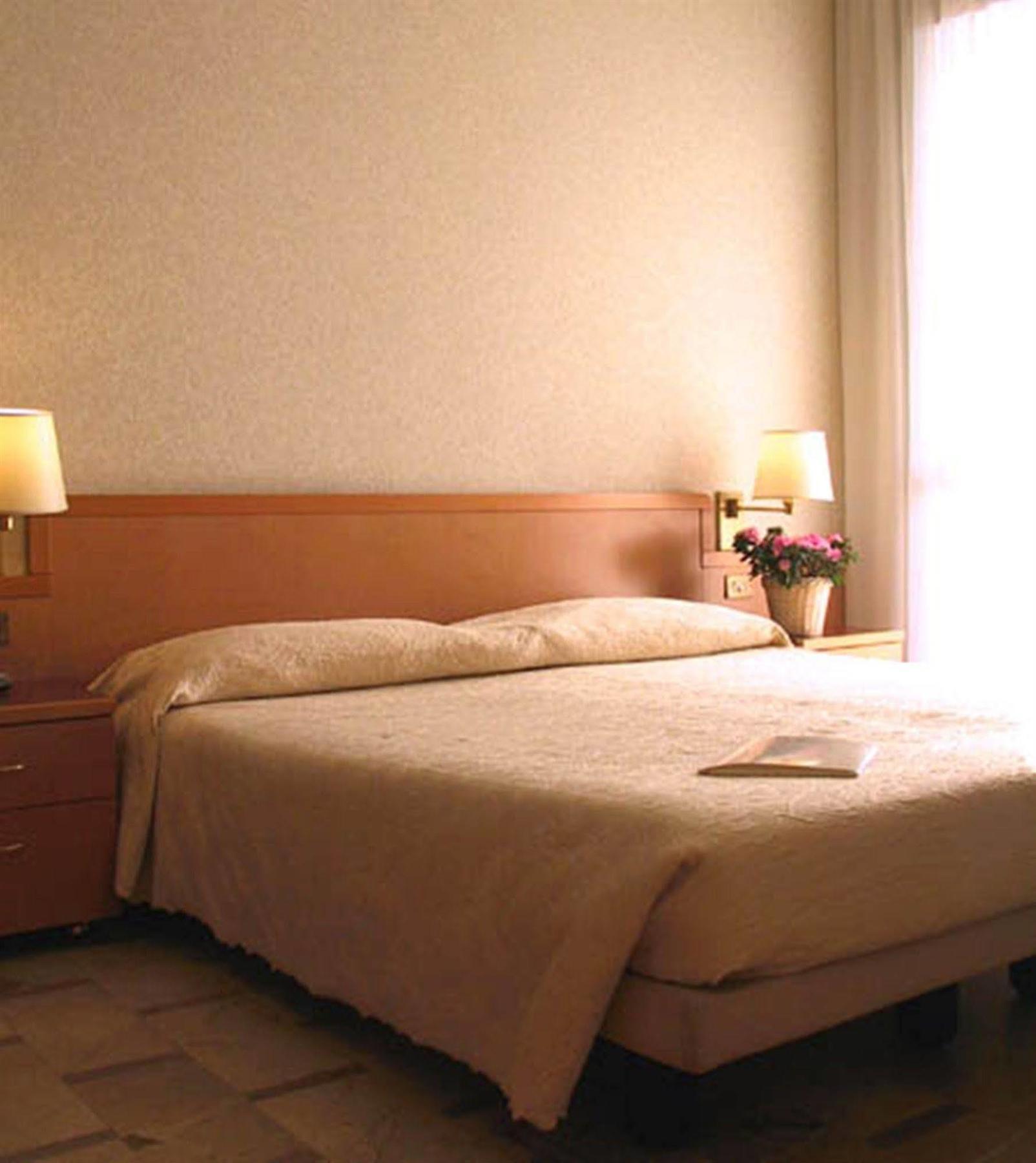 Ih Argonne Park Aparthotel