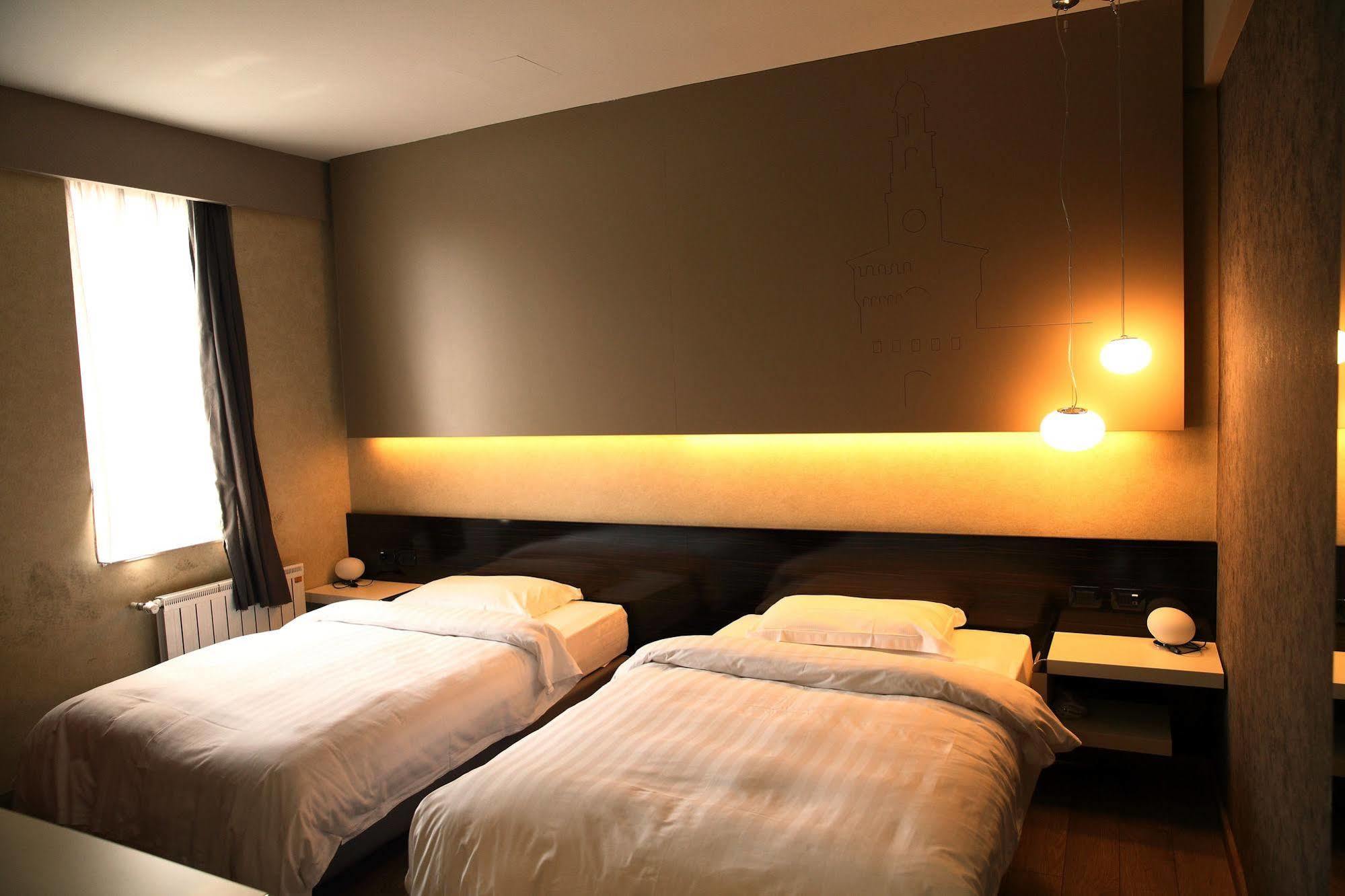 Huaxia Hotel Milano