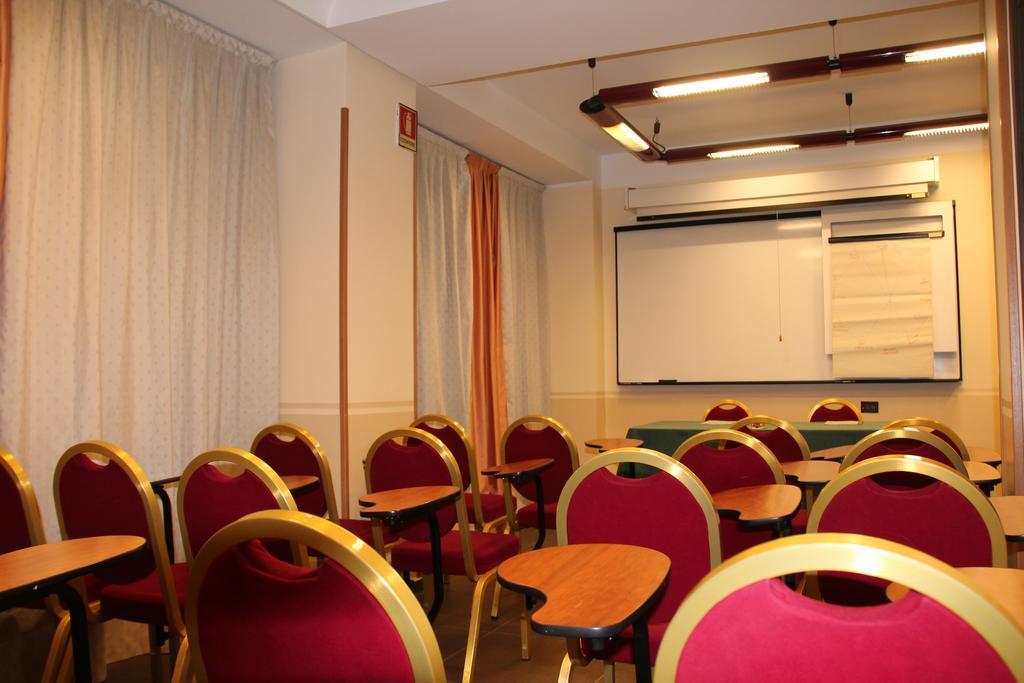 Mokinba Sant'ambroeus Hotel 3*