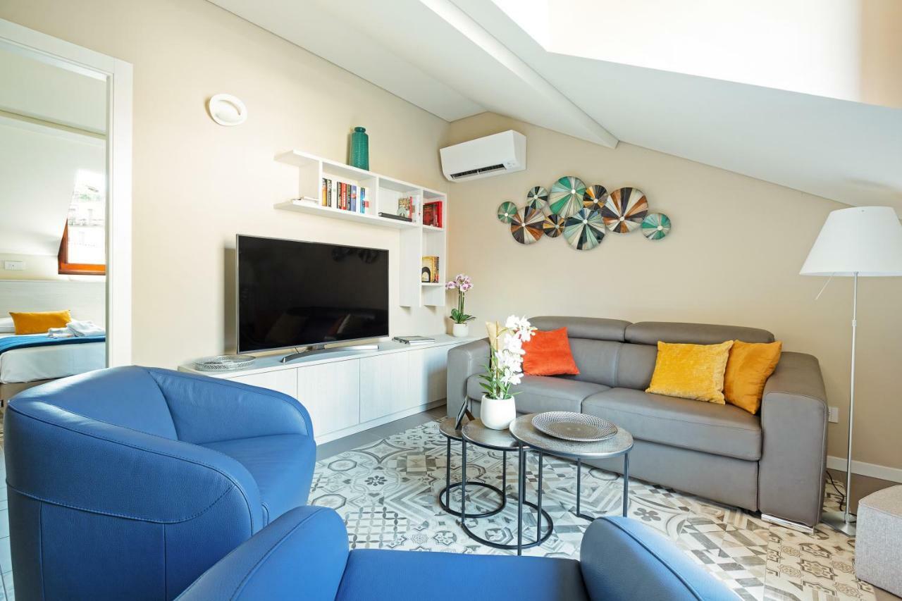 Renovated Penthouse Duomo & Via Torino *