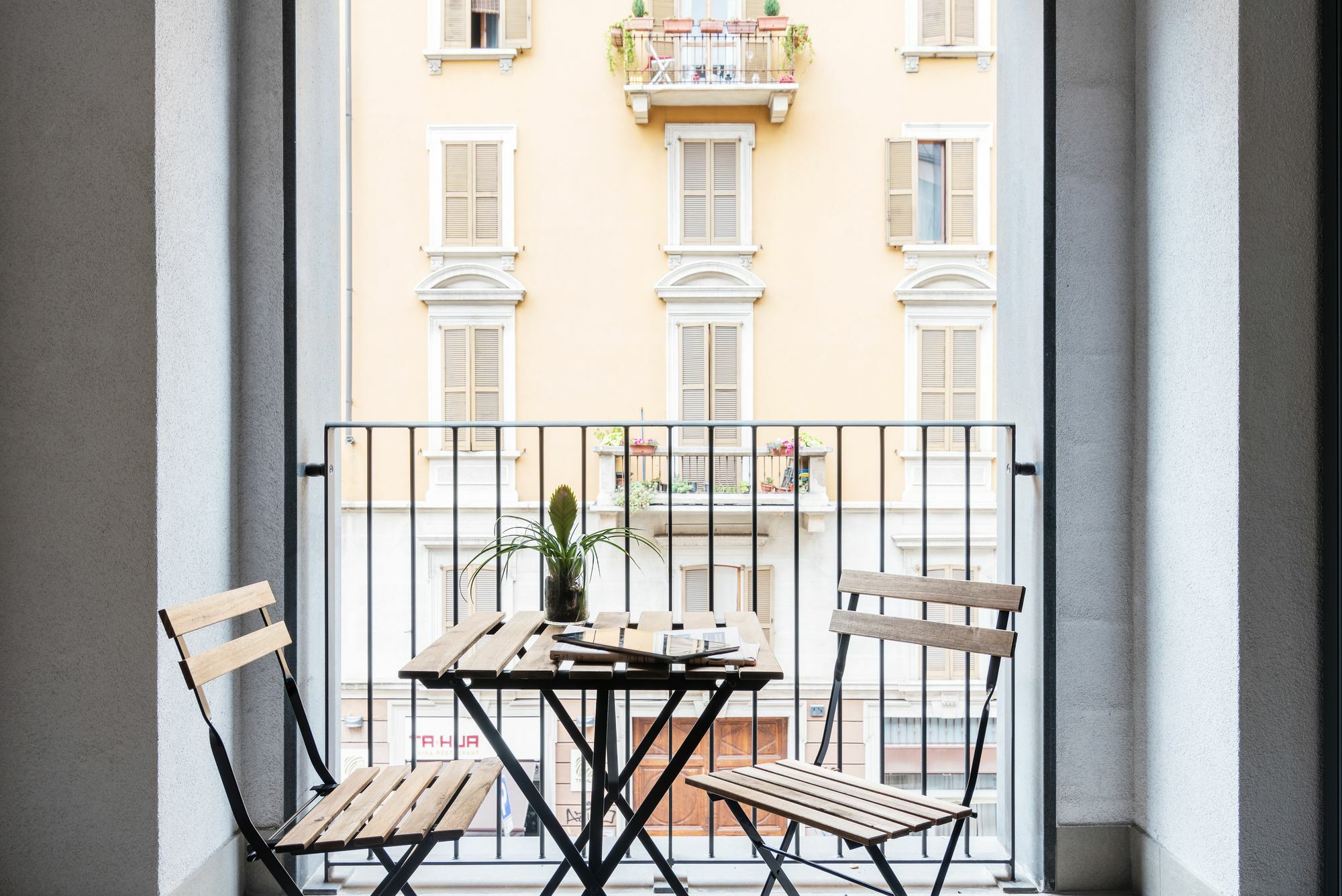 Joivy Sunny 1-bed Flat With Balcony * Milan
