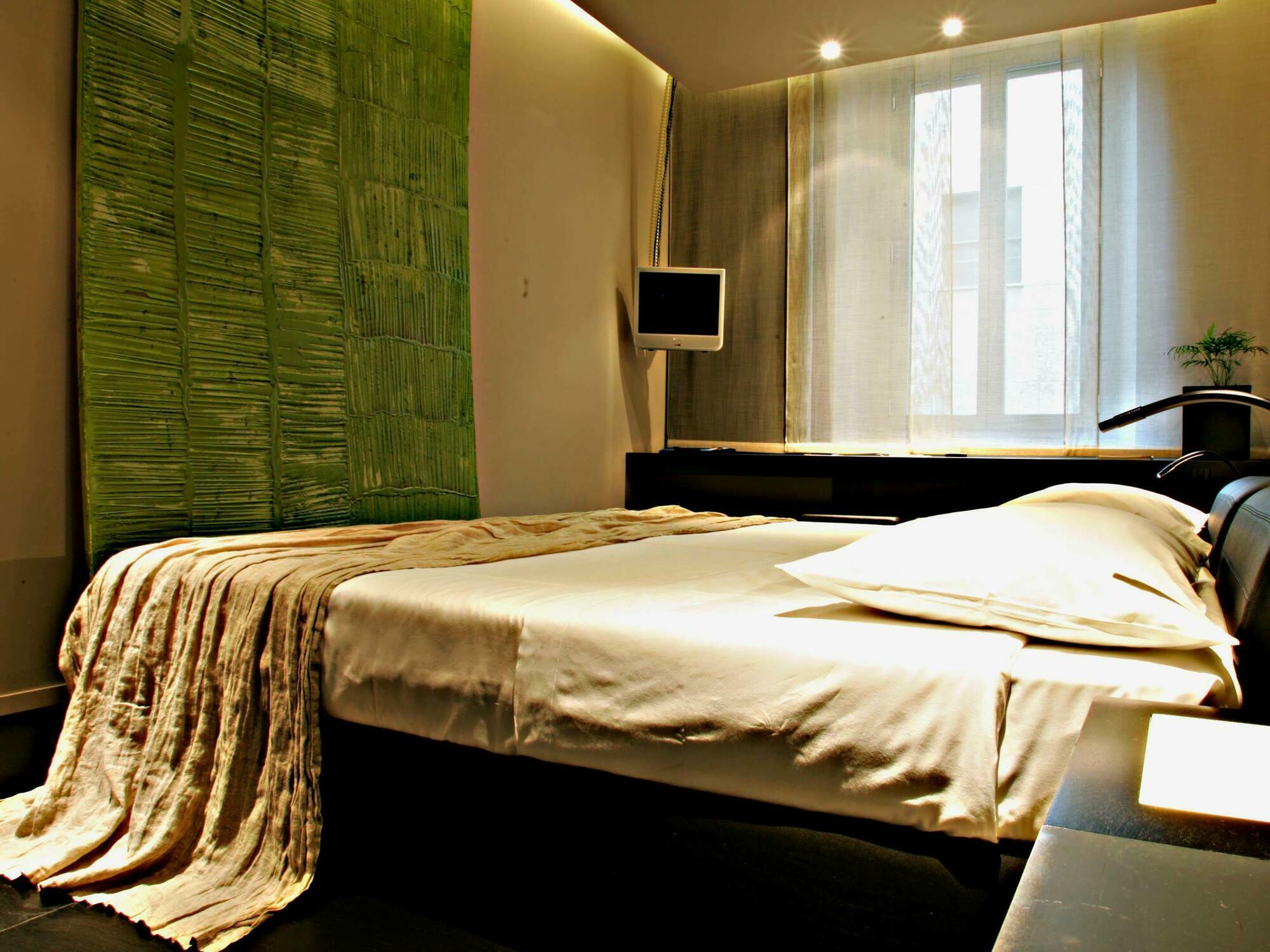 Straf, Milan, A Member Of Design Milaan