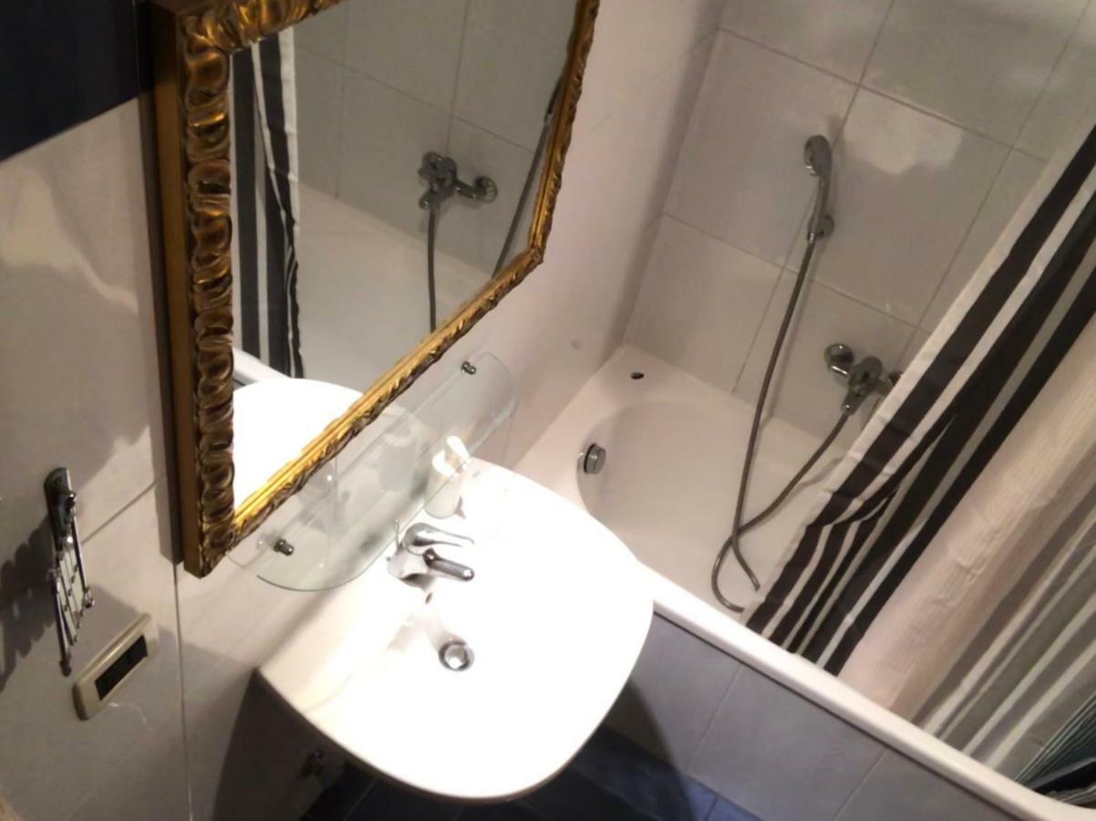 Apartment Via Paracelso, 5 *