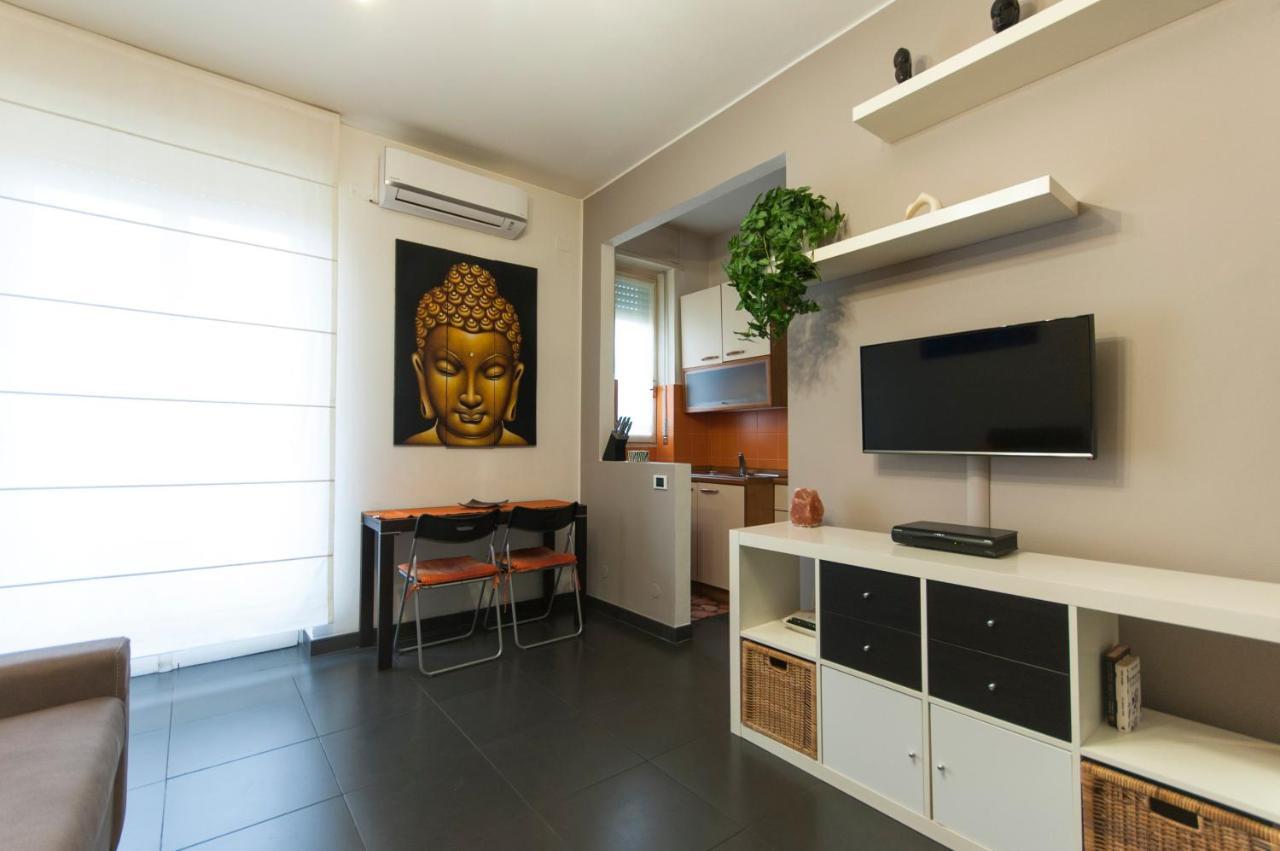 High Rise Flat Near Metro Stop Appartamento