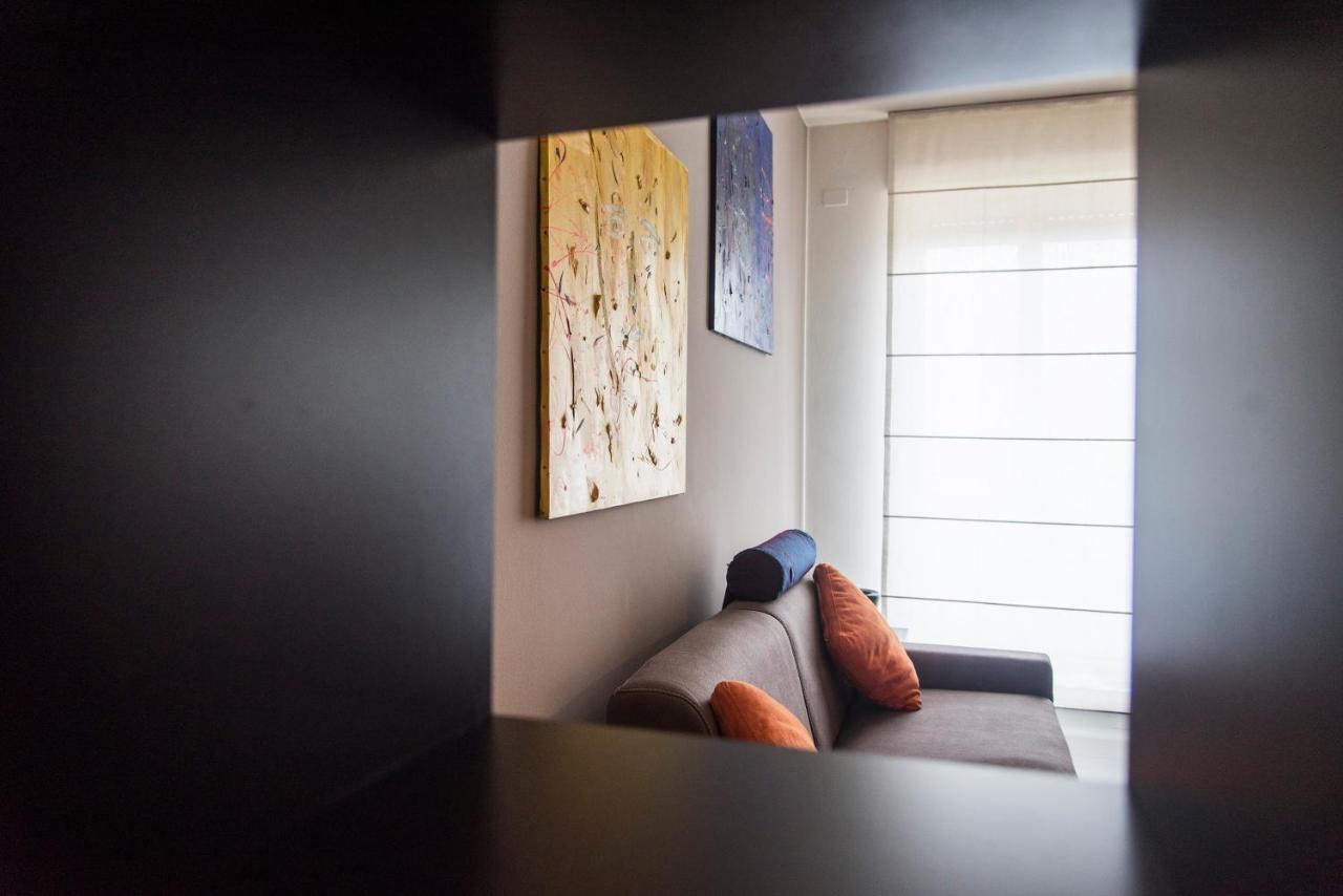 High Rise Flat Near Metro Stop * Milano