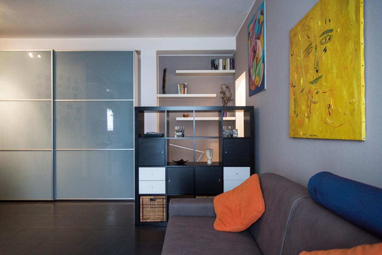 High Rise Flat Near Metro Stop Appartamento