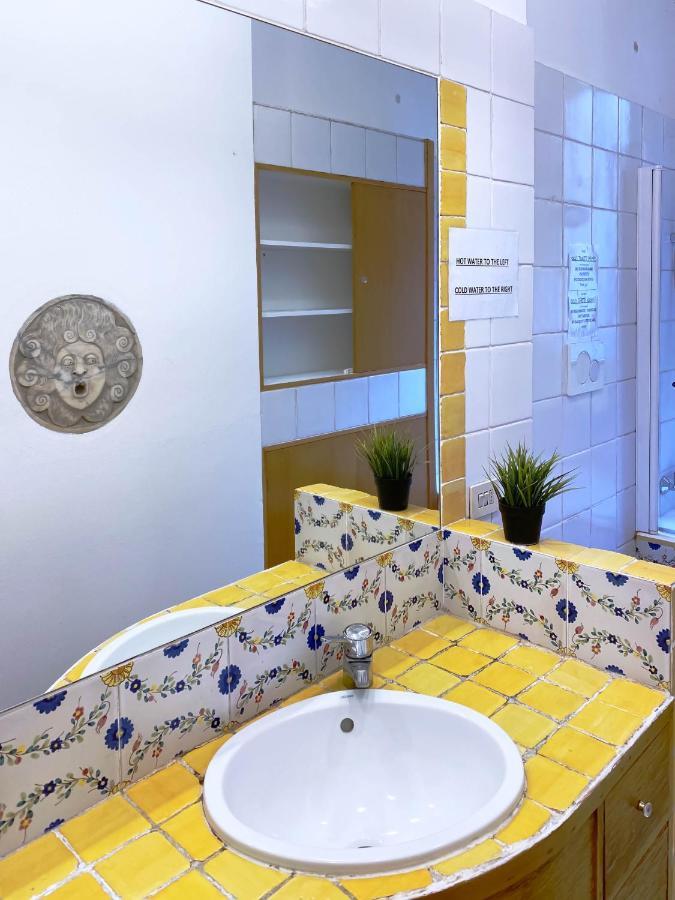 I Am Here Central Station Guest house Milan