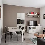 Amazing 2 bedrooms apt - Yellow line