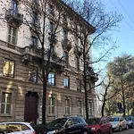 Casa Alberto da Giussano, elegante bilocale in centro con balcone sul parco