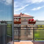 Milano City Apartments - Parking And Comfort - Spacious Apt Up To 8 Pax