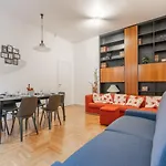 The Best Rent - Spacious Three-Bedroom Apartment In Moscova