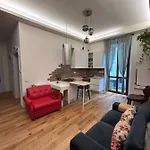 Gam Gam Isola Room Rent