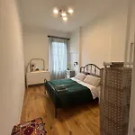 Gam Gam Isola Room Rent