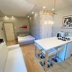 Viale Umbria Colorful And Cosy Studio
