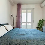 Two Spacious Bedrooms 1 Minute To Metro Stop