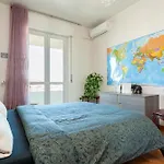 Two Spacious Bedrooms 1 Minute To Metro Stop