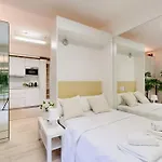 Mirrors House Chic Apartment In The City Center