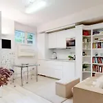 Mirrors House Chic Apartment In The City Center