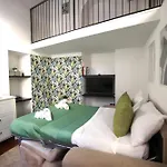 Navigli-Duomo Rehomes Green Loft