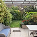 Stanza In Villa Con Giardino