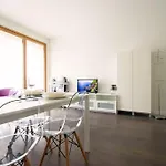 Corso Vercelli Cozy Modern Flat