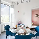 Santa Maria Square View - Family Accomodation